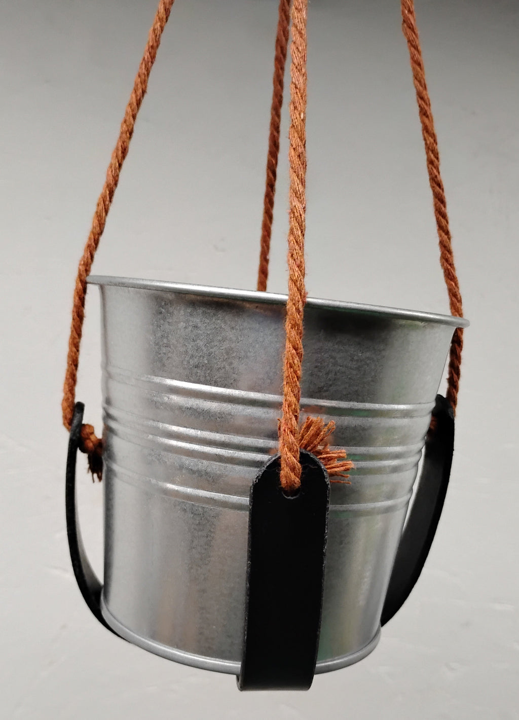 Support suspendu cuir noir