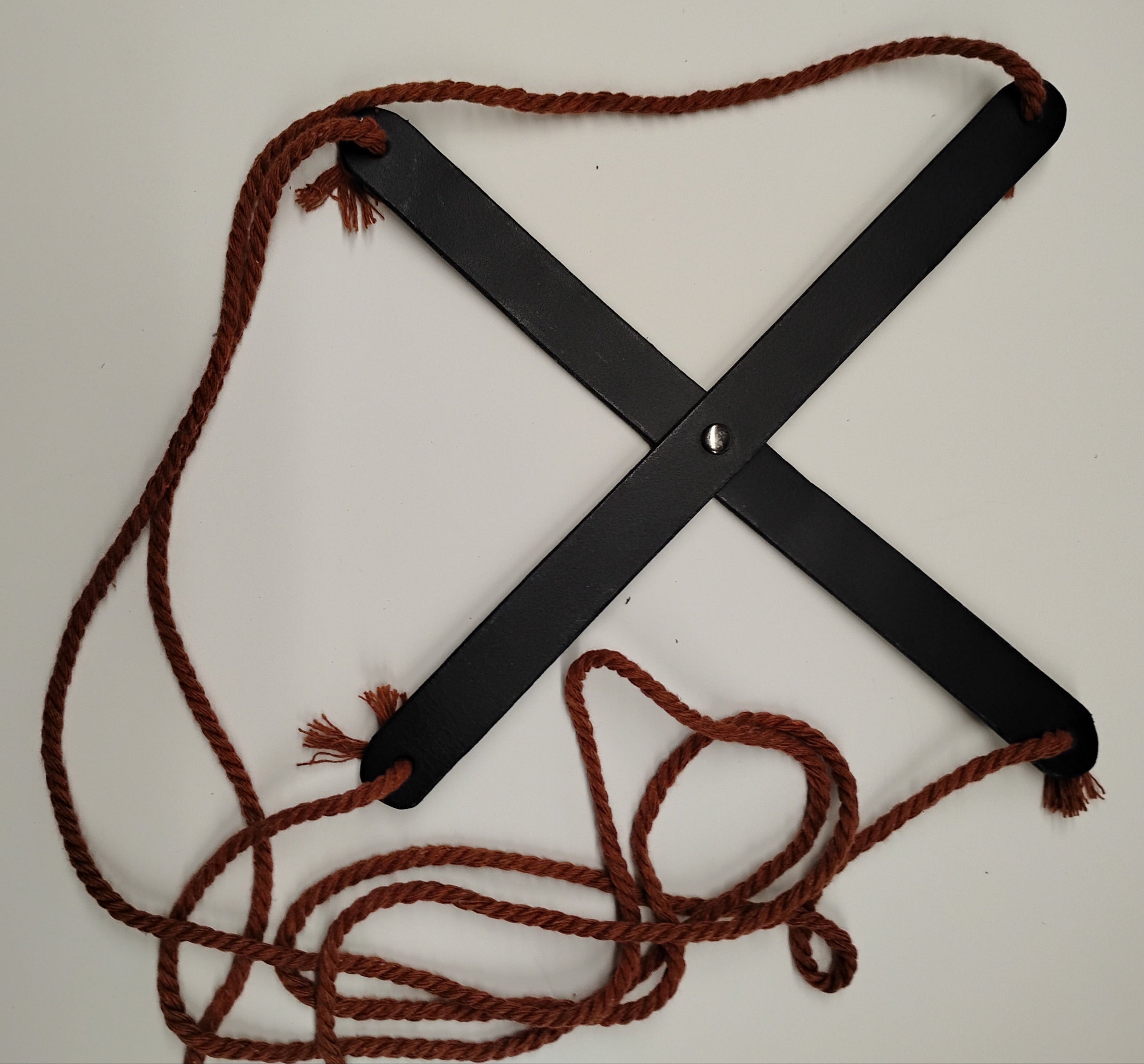 Support suspendu cuir noir