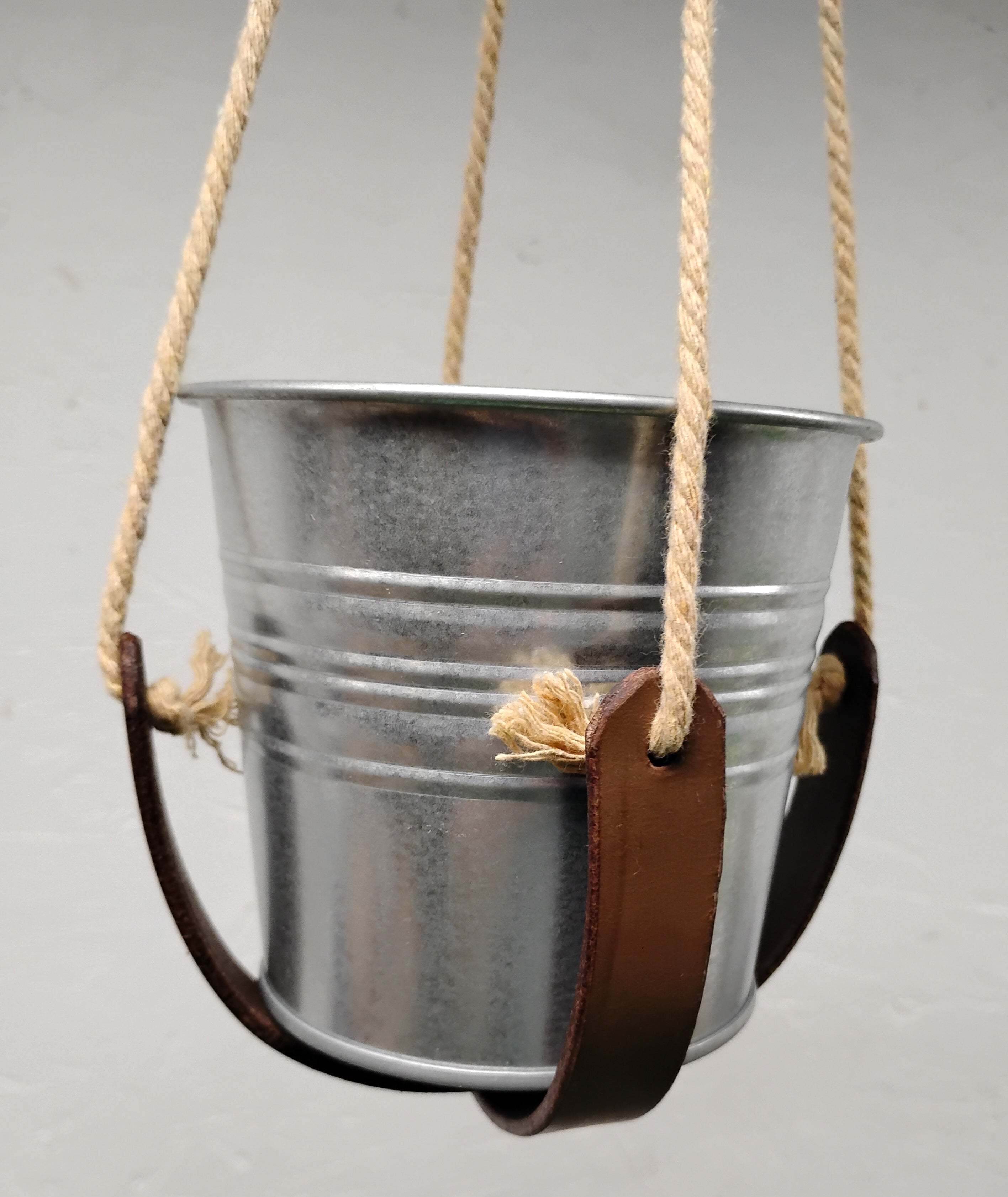 Support suspendu cuir brun foncé